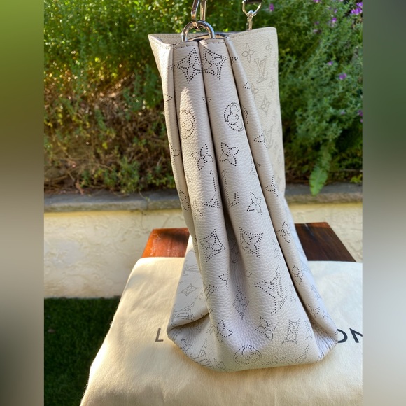 LV Ivoire Monogram Mahina Leather Babylone GM - Picture 2 of 13